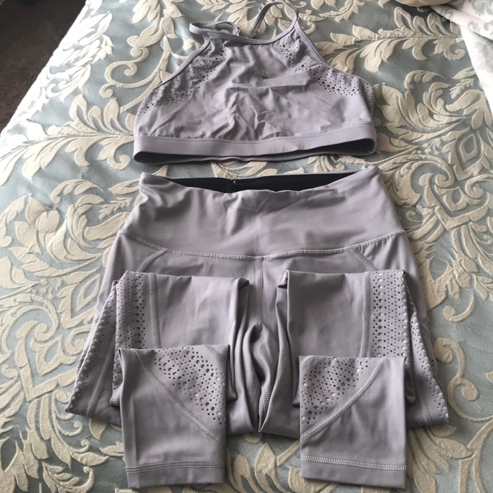 VS Knockout set. Leggings and sports bra